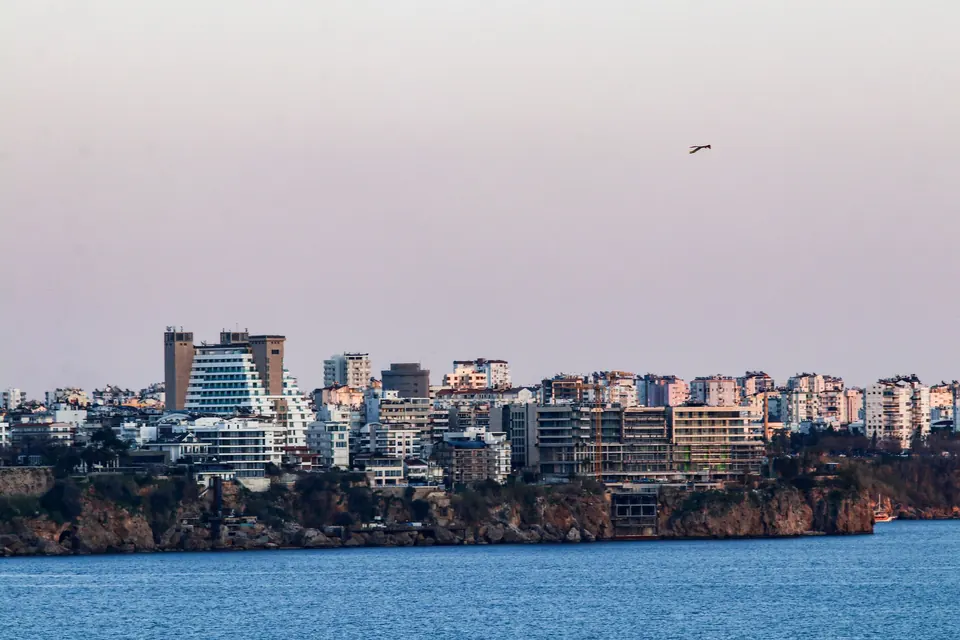 Antalya sahil şeridi akşam saatlerinde
